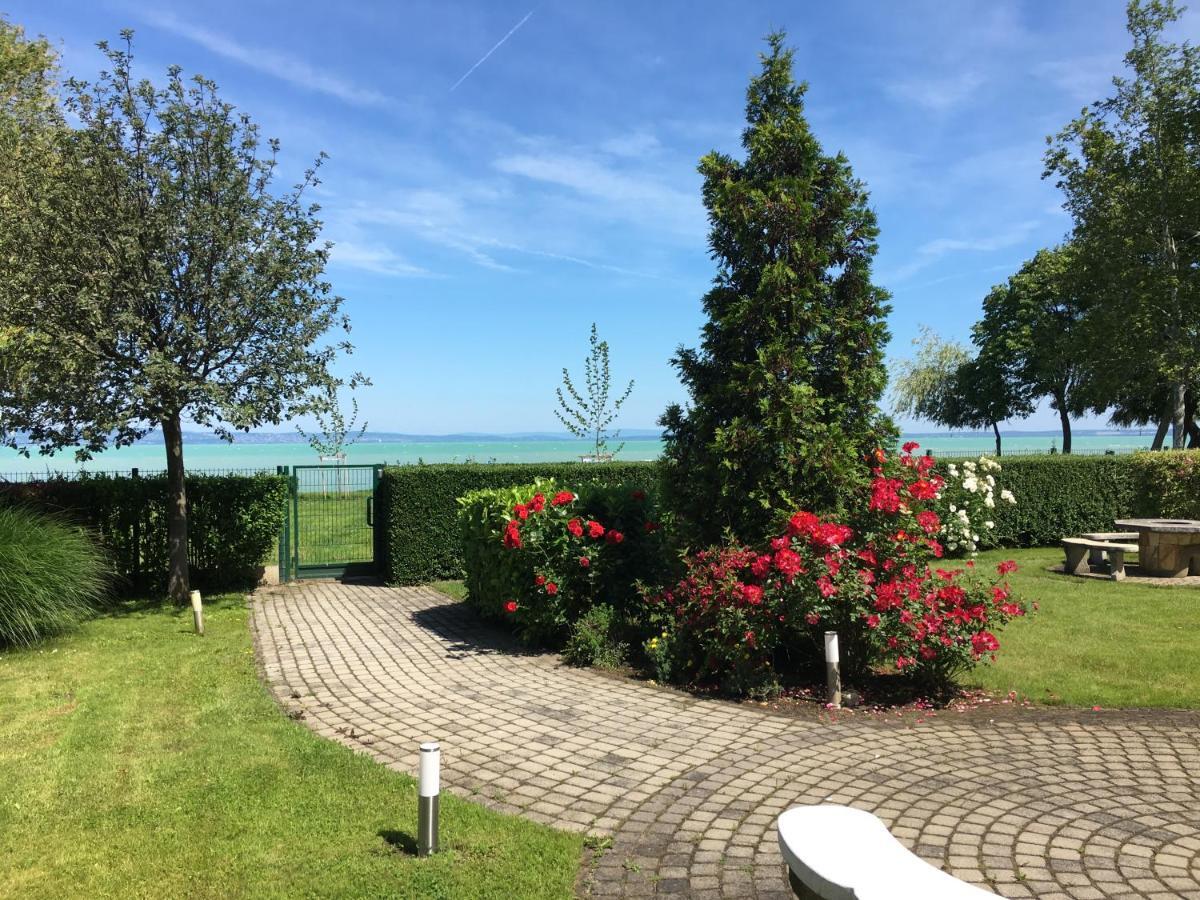 Kek Hullam Apartman By Bltn Apartment Siófok Exterior foto